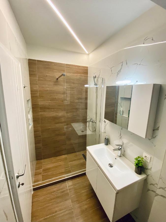 Central Grey Quiet Apartment Szaloniki Kültér fotó